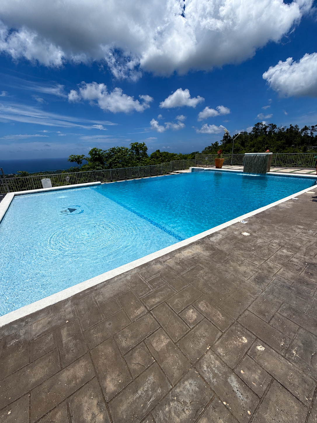 Paradise Island Villa — Infinity Pool
